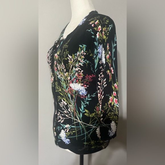 Talbot’s Floral Cardigan w/ 3/4 Length Sleeves in Excellent Condition! - Picture 3 of 8